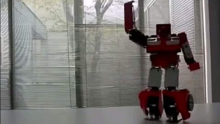 JS Robotics Amazing Transformer Toy Shapeshifts Automatically
