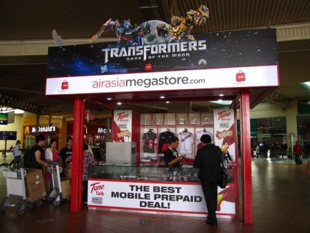 Front view of AirAsia Megastore kiosk