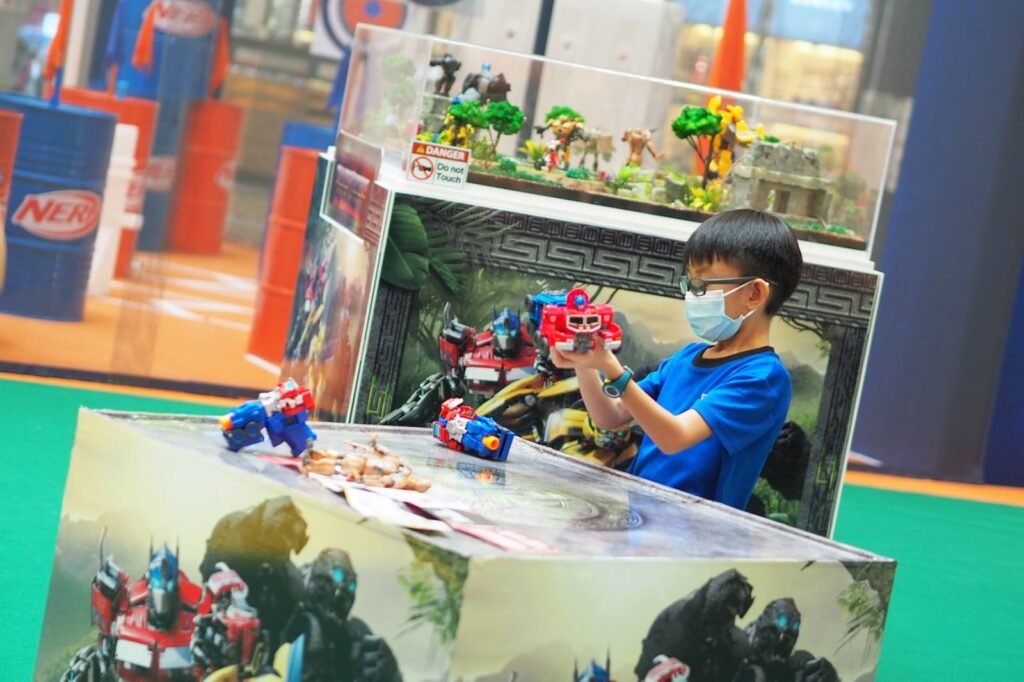 Kids challenge themselves transforming some Transformers figures